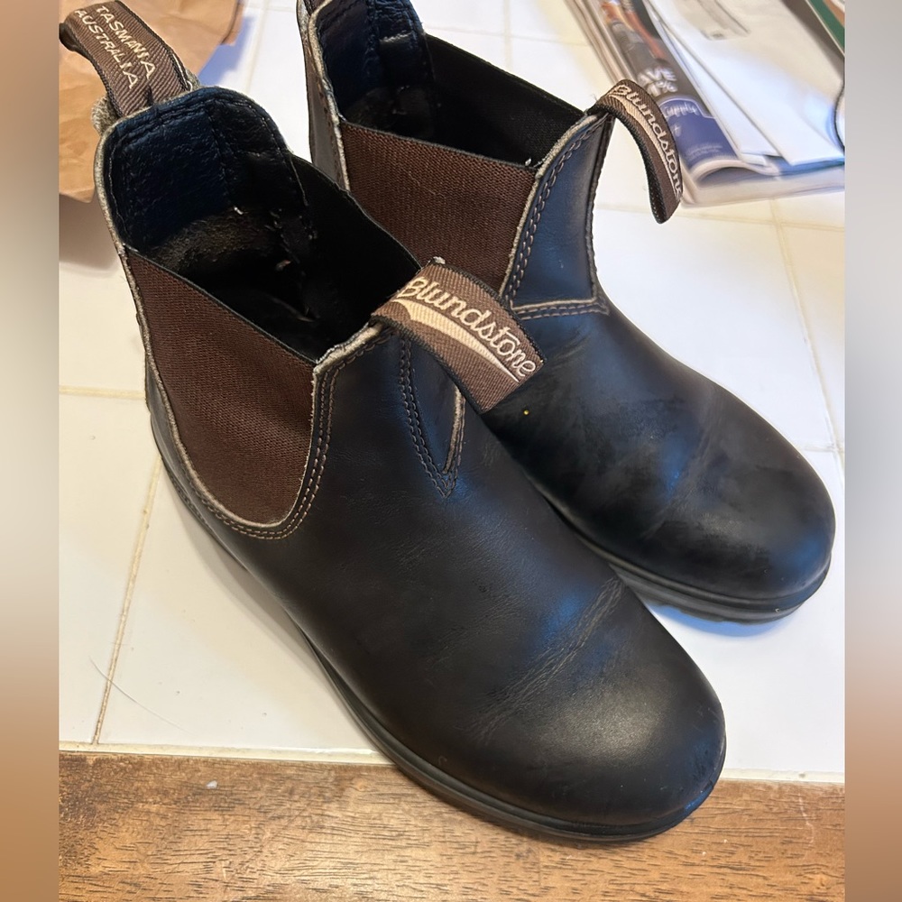 Blundstone ORIGINALS
CHELSEA BOOTS - STOUT BROWN #500 size 3